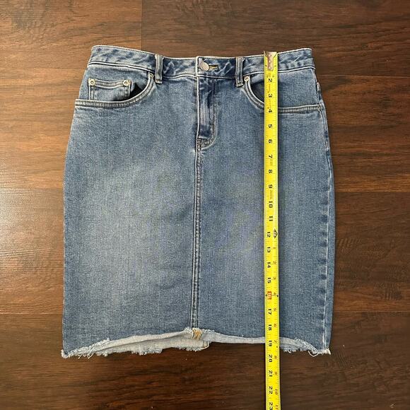 J. McLaughlin medium wash denim skirt size 6 - Picture 8 of 9